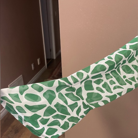 Dynamite cropped Wrap-around Blouse - Picture 3 of 4